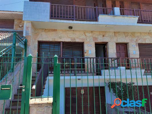 Duplex de 3 ambientes en punta mogotes.