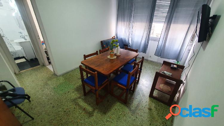 Venta - Departamento dos ambientes al lateral - Avenida Luro