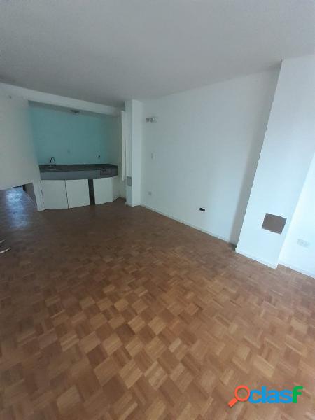 Monoambiente con parquet