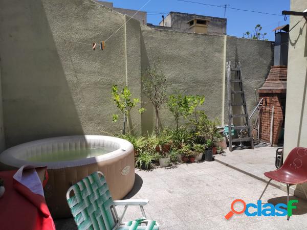 CASA 4 AMBIENTES, CON GJE. Y PATIO, BARRIO NAON