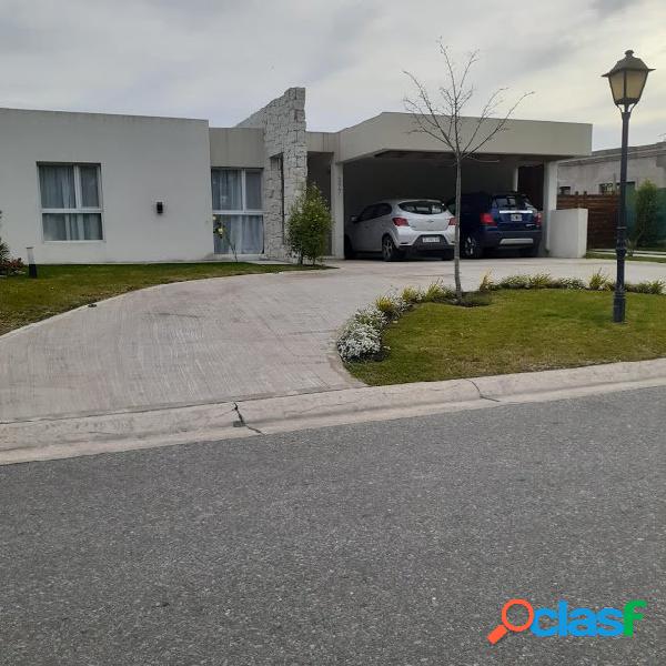 CHALET 4 AMB. 220 M2. - BARRIO PRIVADO ARENAS DEL SUR