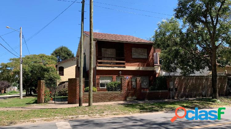 Casa en block ideal para dos familias