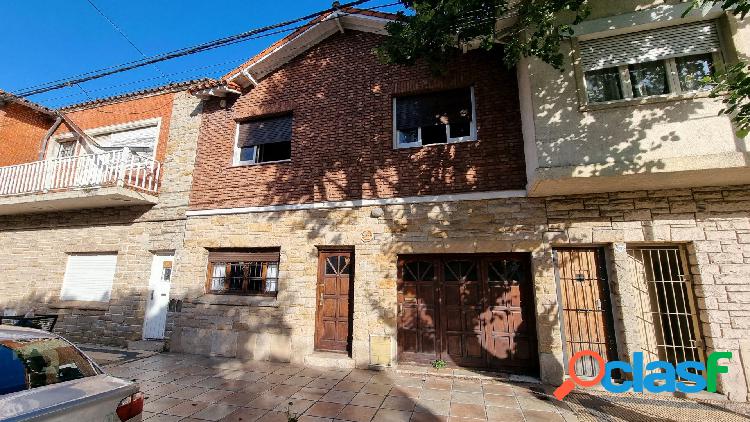 Chalet en ph totalmente independiente con patio y garage.