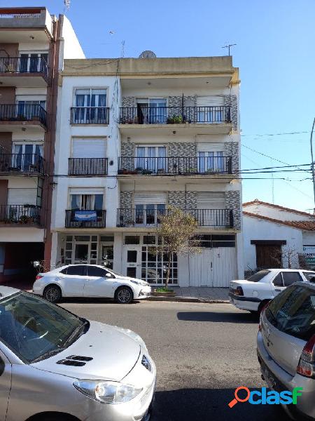 DEPARTAMENTO 1 AMB.CON PATIO IMPECABLE