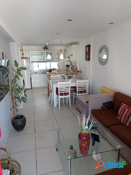 VENDO DEPARTAMENTO DE (2) Ambientes c/ BAULERA - al frente -