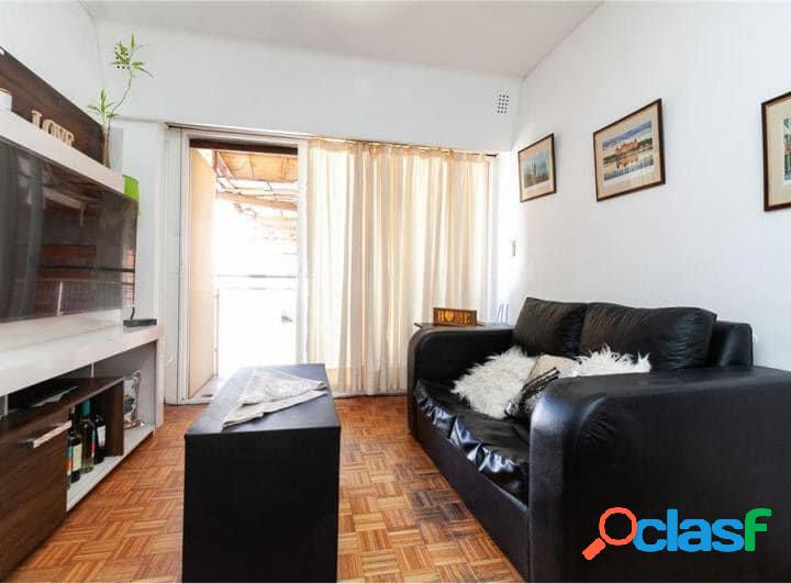 Venta. Departamento de 2 ambientes. Palpa y Cabildo.