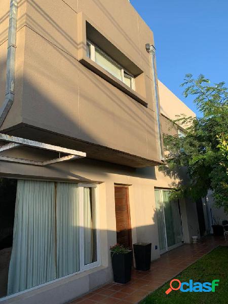 Hermoso Duplex 3 ambs 100 mts2. San Jose