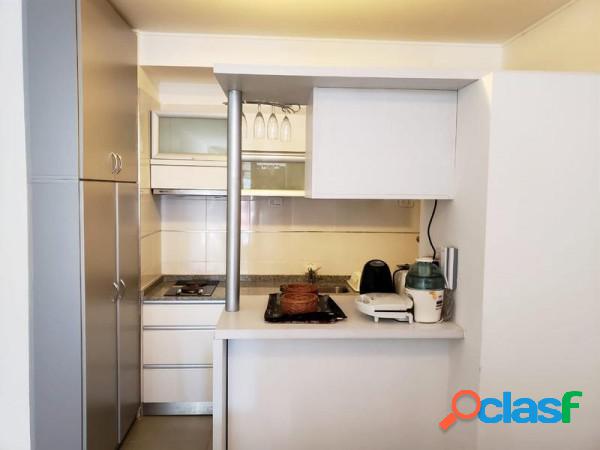 Loft amoblado con balcón, piscina y cochera