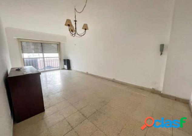 VENTA 3 AMBIENTES A LA CALLE CON BALCON