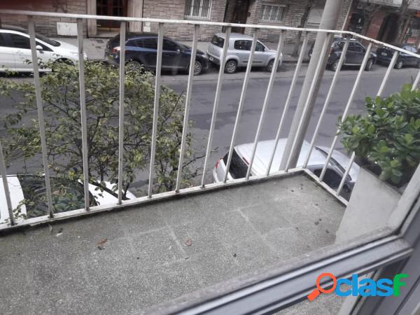 VENTA DEPTO 3 AMBIENTES AL FRENTE CON BALCON