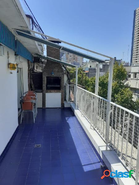 Venta. Departamento 3 ambientes. Terraza. Bulnes y Charcas.