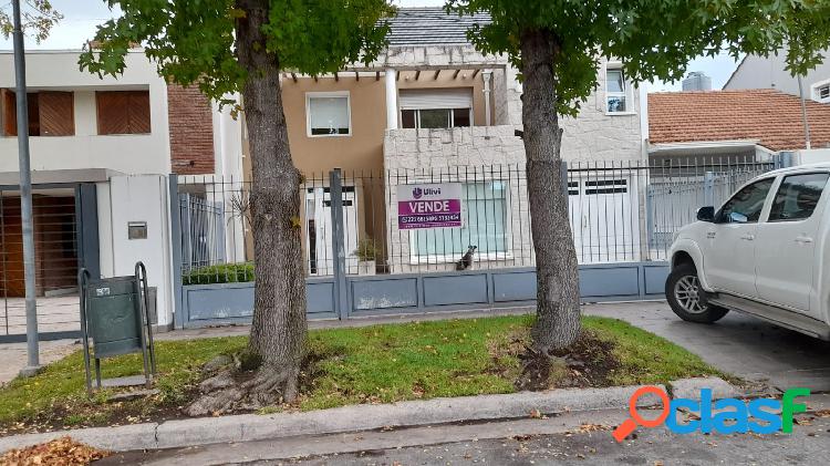 G -Casa en lote propio 4 amb. c/parque Los Troncos