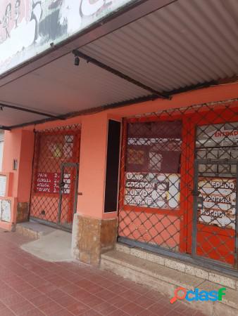 Local comercial más departamento Barrio Los Platanos
