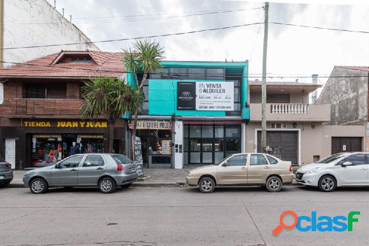 Local sobre Av. Jara 2 plantas