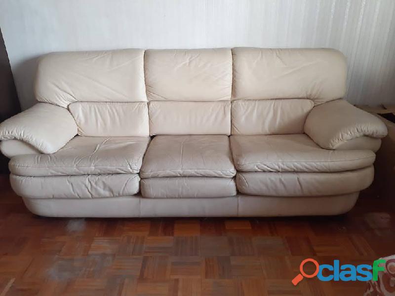 VENDO SILLÓN DE 3 CUERPOS DE CUERO LEGÍTIMO