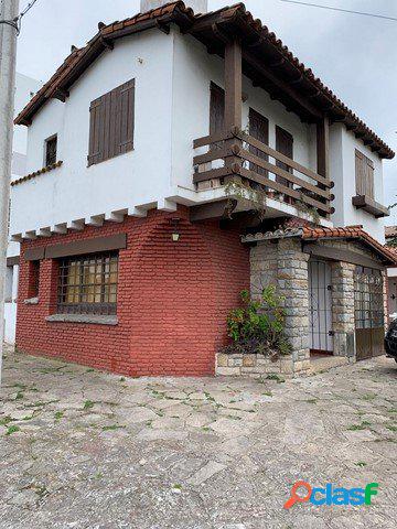 Chalet en esquina Punta Mogotes