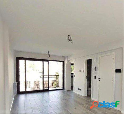 Venta de departamento 2 ambientes a la calle con balcón a