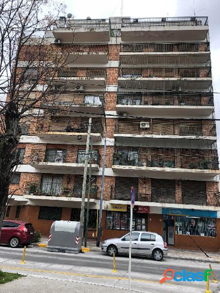 3 AMBIENTES AL FRENTE CON BALCON