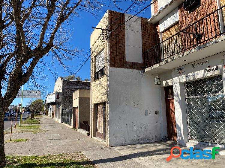 Casa sobre Avda Colon - uso flia o comercial