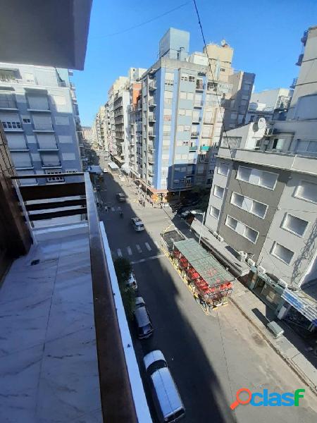 Dos Ambientes con Balcón a la calle