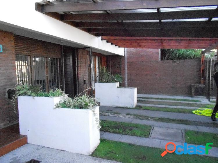 Duplex con patio y cochera- Perla Norte