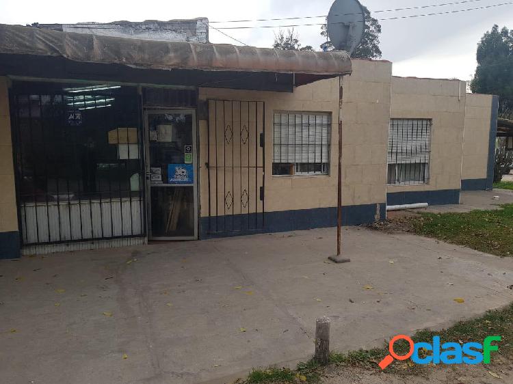 LATORRE PROP. VENDE CASA 5 AMB CON LOCAL EN BARRIO 2 DE