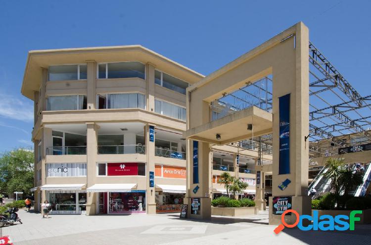 LOCAL COMERCIAL EN VENTA PASEO EL AGORA N°14