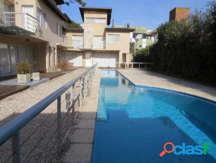 TRIPLEX 4 AMB PISCINA PARRILLA PARQUE PINAMAR