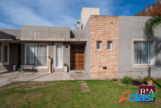 VENDO CASA EN LOS ROBLES - SAN LUIS