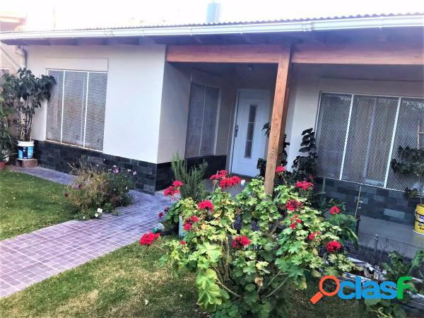 VENTA CASA 5 HAB - B° SANTA ISABEL - CINCO SALTOS