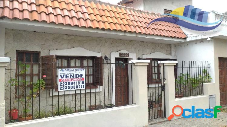 VENTA CASA de 4 AMBIENTES EN PARQUE LURO