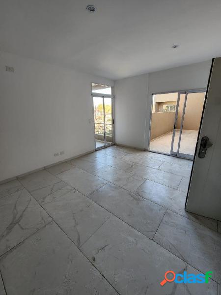 VENTA. Dpto 2 amb. A ESTRENAR. Con patio y balcón. VILLA