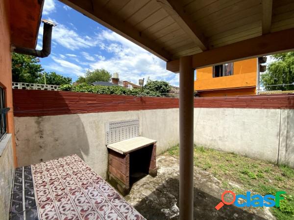 Vendo Casa de 3 Ambientes con patio con parrilla y cochera