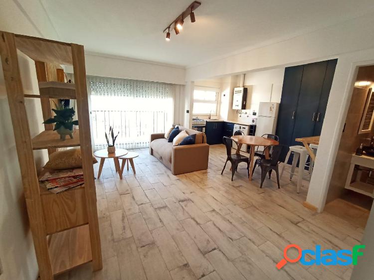 Venta Departamento de 1 Amb a la calle con balcón saliente