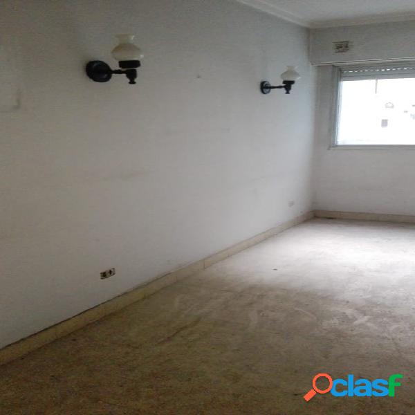 Venta Depto. 2 amb. interno,Salta y San martin