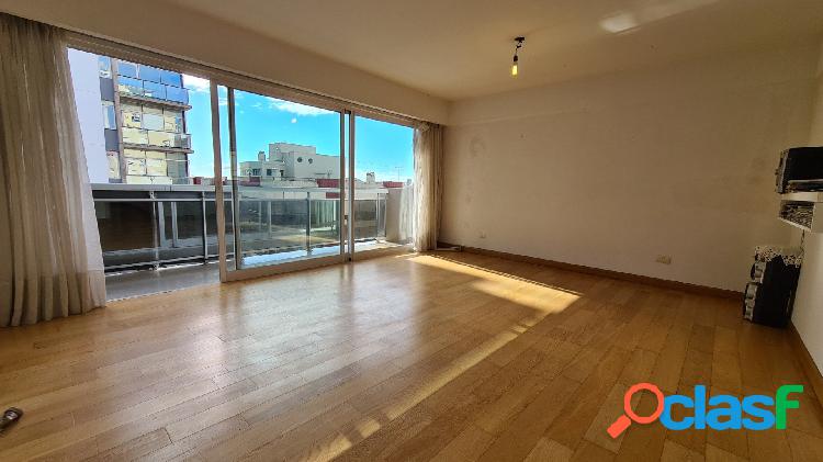 Venta - Semipiso tres ambientes moderno con vista lateral al