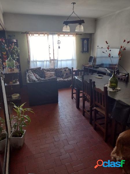 4 Ambientes con balcón a la calle