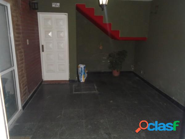 CASA DE 3 DORMITORIOS A METROS DE AV. ARISTOBULO DEL VALLE