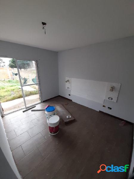 CASA EN VENTA DE 3 AMBIENTES EN BARRIO FÉLIX U CAMET