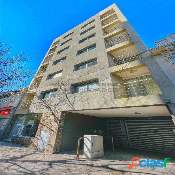 DEPARTAMENTO EN MICROCENTRO CON COCHERA EN VENTA - BAHIA