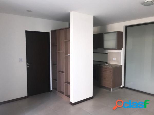 Departamento de un dormitorio con cochera en condominios del