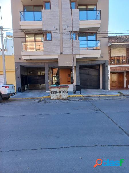 EDIFICIO DE CATEGORIA DTO. 2 AMB. LATERAL. 50 M2. - A