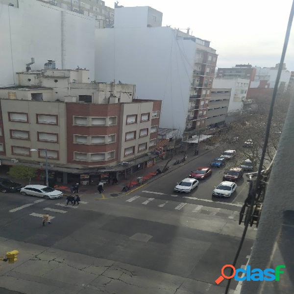 EN VENTA - 3 AMB a la calle - zona centro