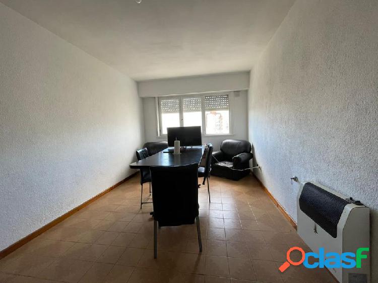 ESPECTACULAR 3 ambientes con cochera propia en VENTA