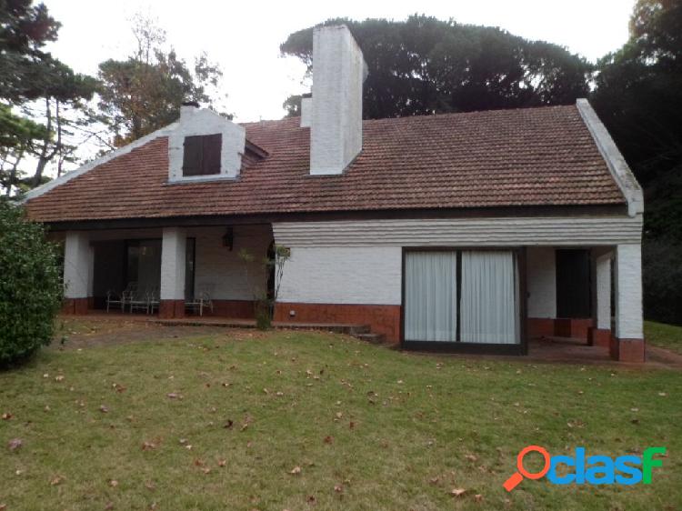 EXCELENTE CHALET - ZONA CENTRO NORTE. 417 M2 CUBIERTOS