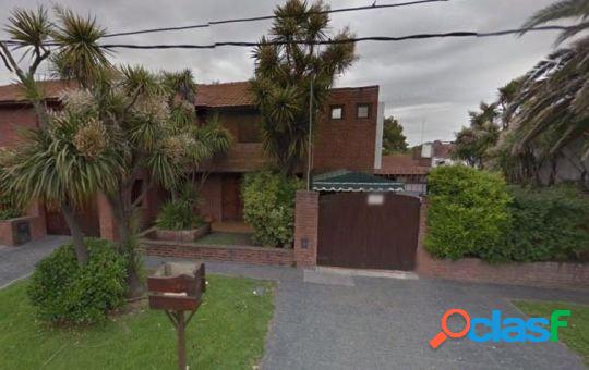 HERMOSO CHALET DE 5 AMBIENTES RECICLADO A NUEVO EN ZONA