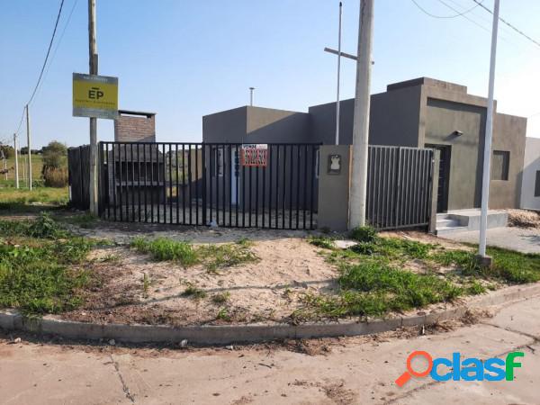 Hermosa casa en venta, 2 dormitorios Barrio Los Lapachos