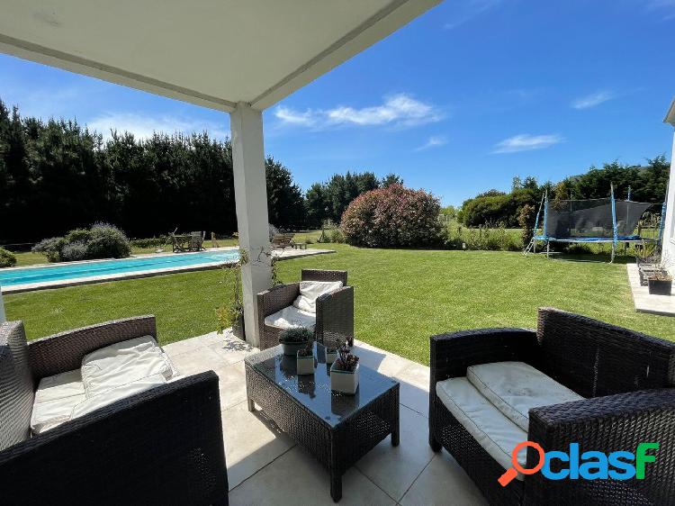 MODERNA CASA EN VENTA BARRIO PRIVADO RUMENCO