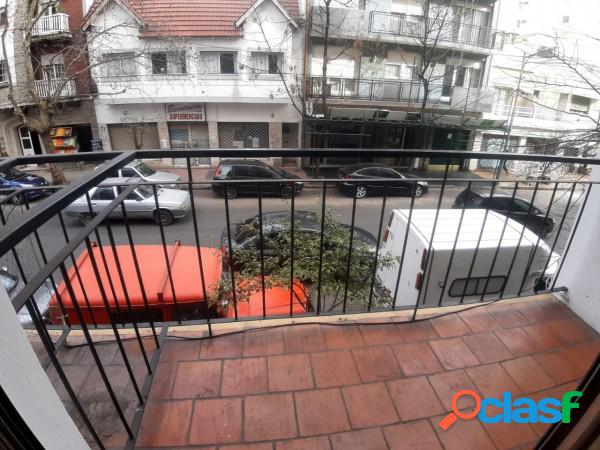 Oportunidad, 1 Ambiente a la calle con balcon saliente, zona