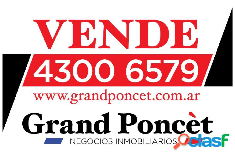 PH 3 1/2 ambientes con patio y entrada independiente